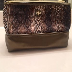 Adrienne Vittadini Dual Pyramid Beauty Bag